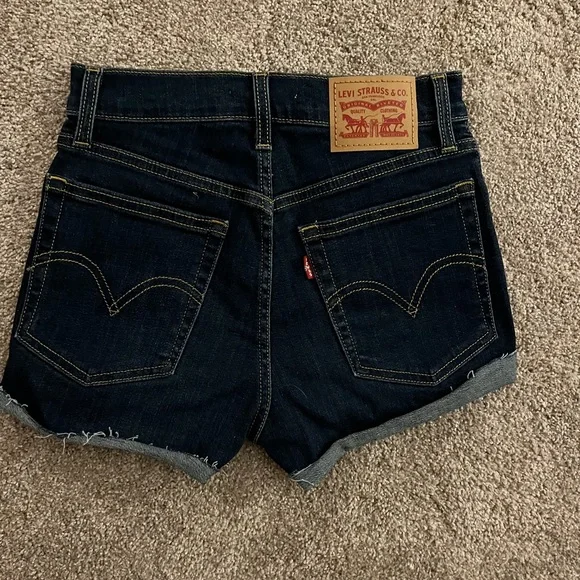Levi’s high rise shorts - Picture 2 of 2